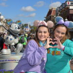 Pauli y Caro. Doble magia, un deseo, tu viaje perfecto a los parque temáticos Disney & Universal.